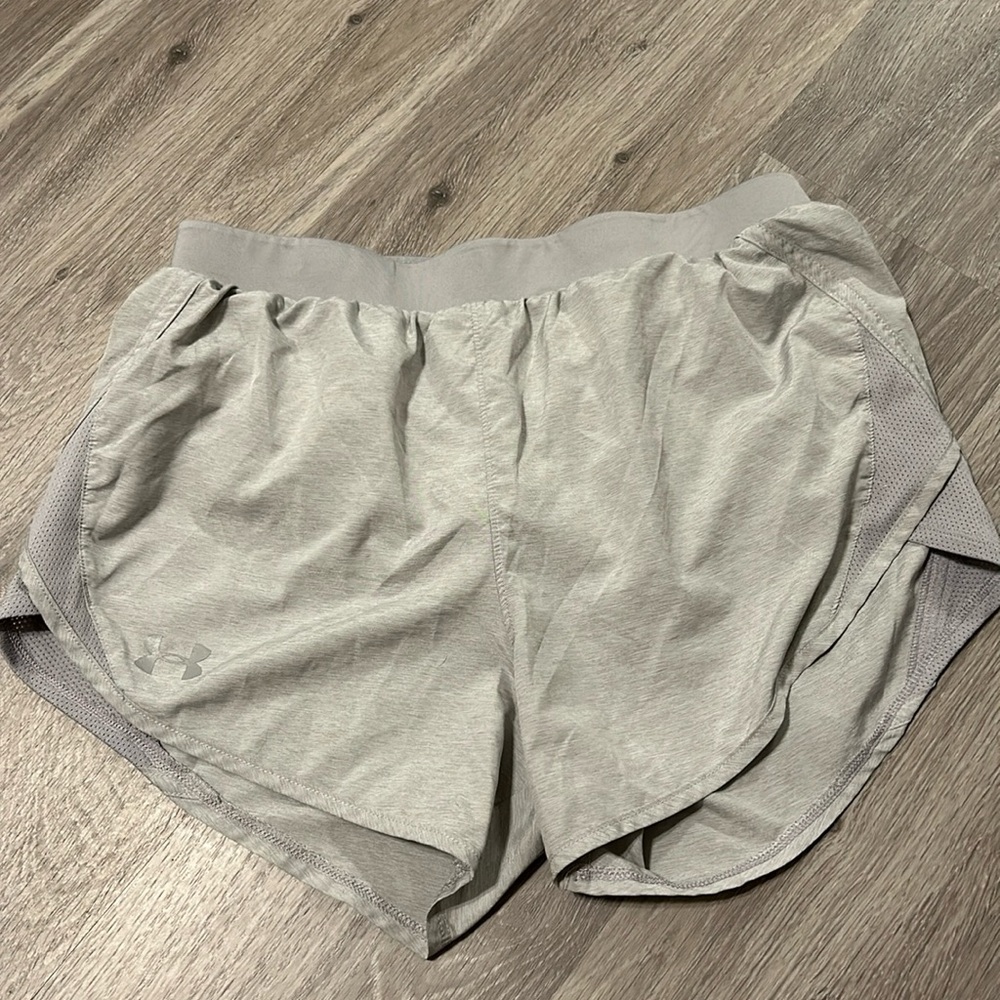 Under Armour  Loose active woman shorts